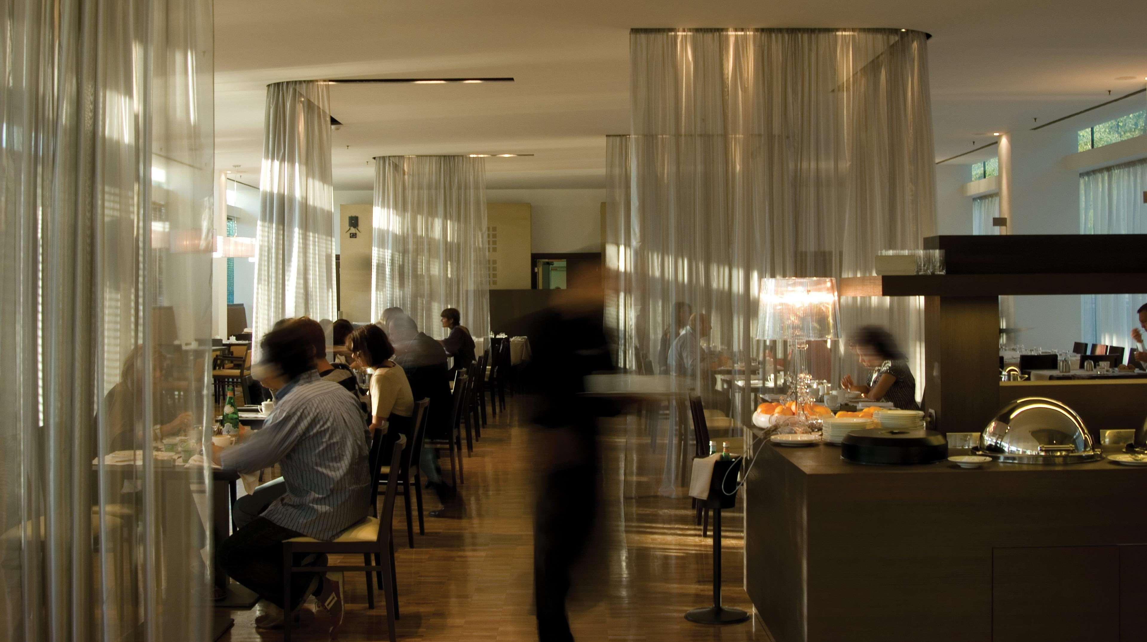Doubletree By Hilton Milan Hotel Buitenkant foto